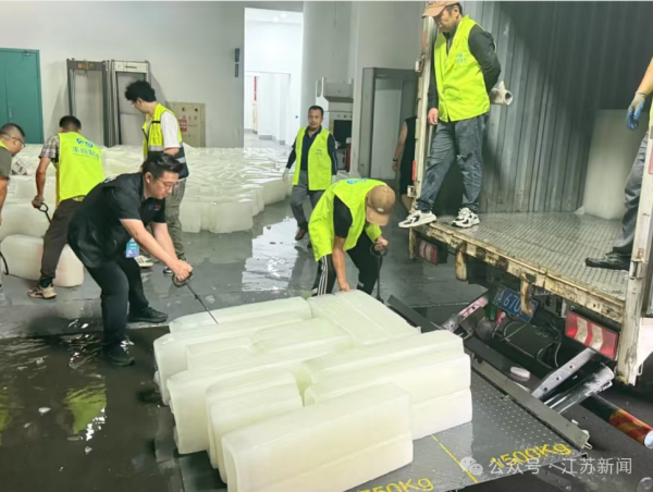 海顺优配 苏超迎“烤验”：南京对苏州今晚开打，南京奥体准备一万块冰降温